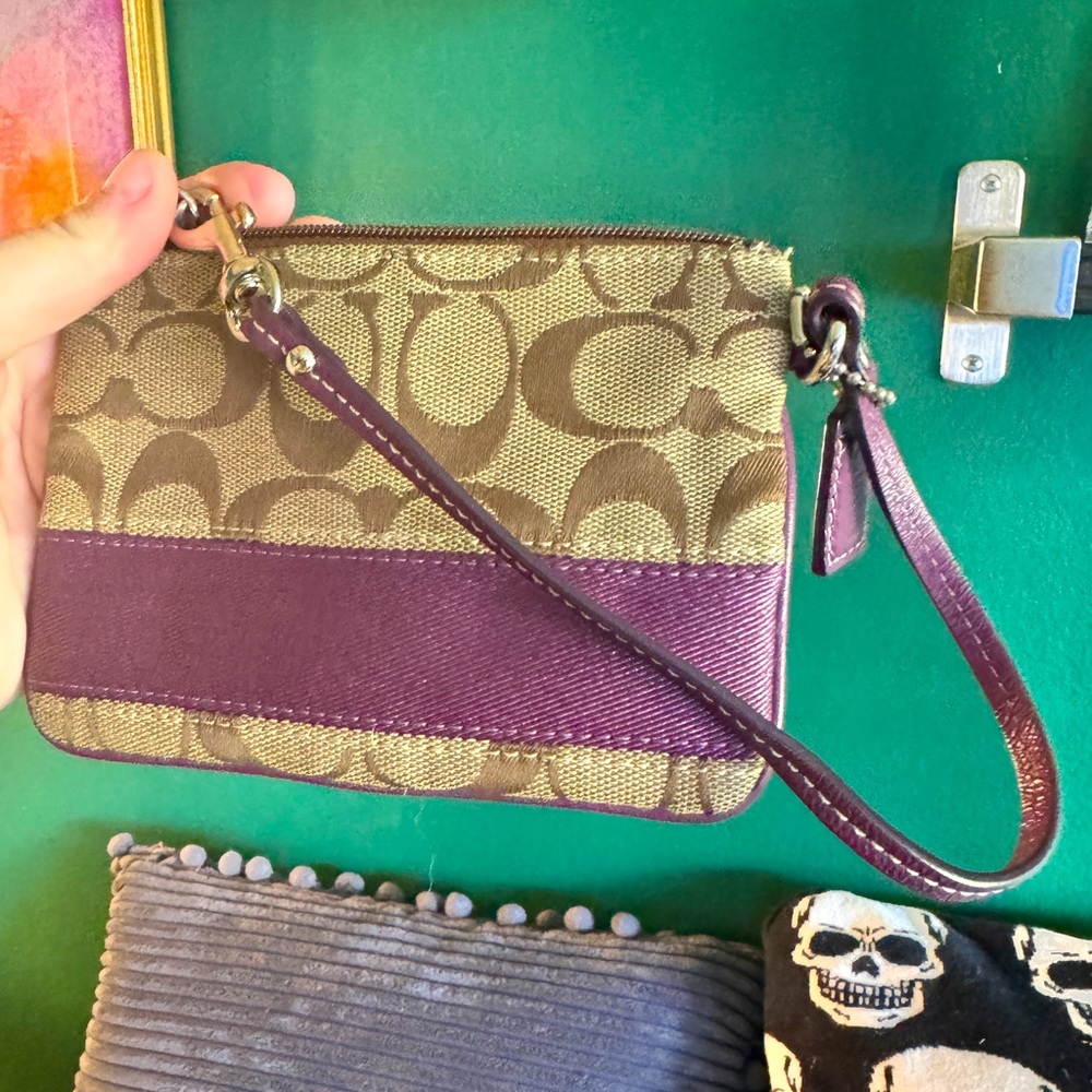Cute older coach wristlet, light wear
